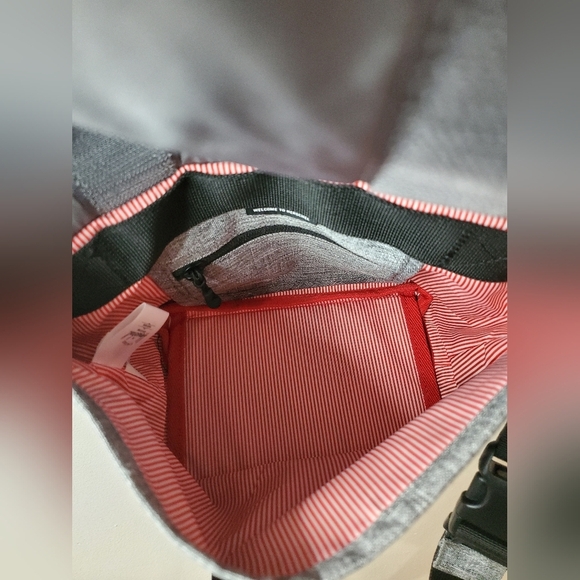 Herschel Classic Canvas Messenger Bag Black Grey White - Picture 8 of 16